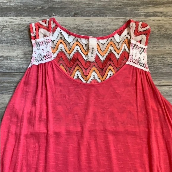Women's Robin K Chevron Crochet Back High Low Tank Top Medium - Picture 2 of 6